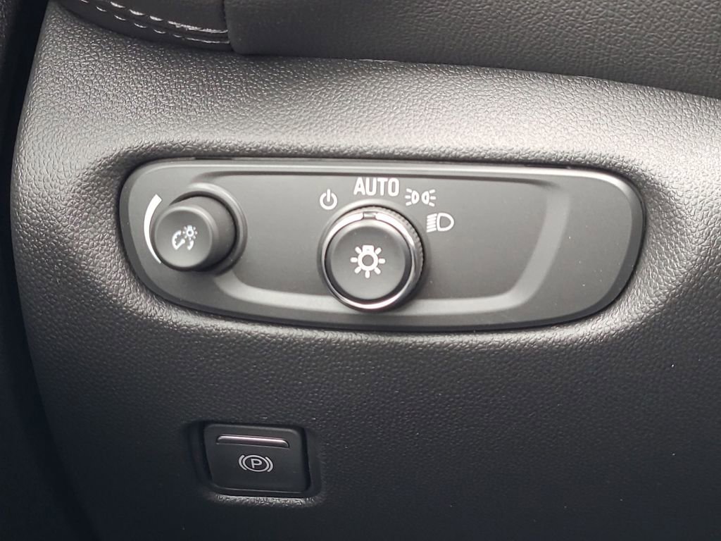 New 2025 Chevrolet Blazer LT w/ Driver Confidence Package image 18