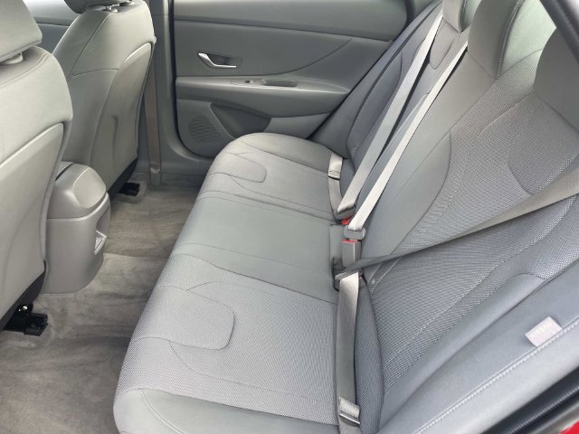 Certified 2024 Hyundai Elantra SE FWD image 14