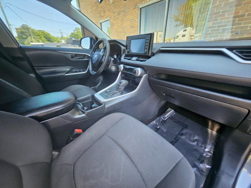 Used 2019 Toyota RAV4 LE image 55