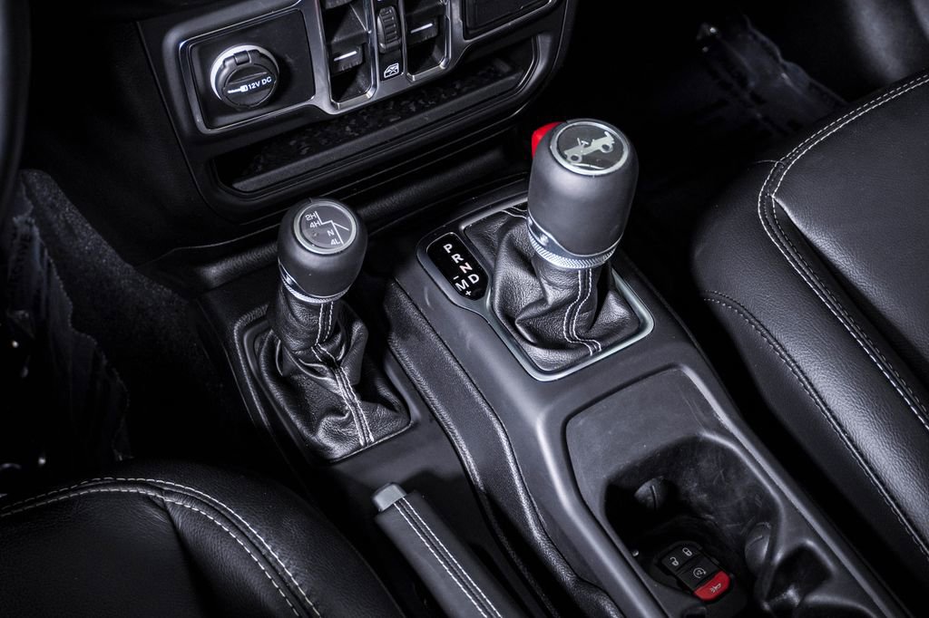 Used 2019 Jeep Wrangler Unlimited Sahara AWD/4WD image 25