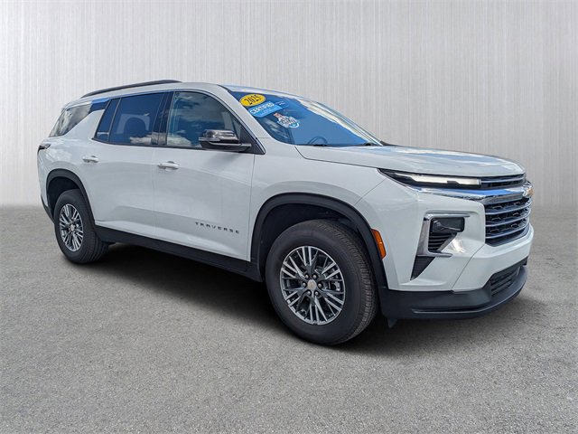 Used 2025 Chevrolet Traverse LT