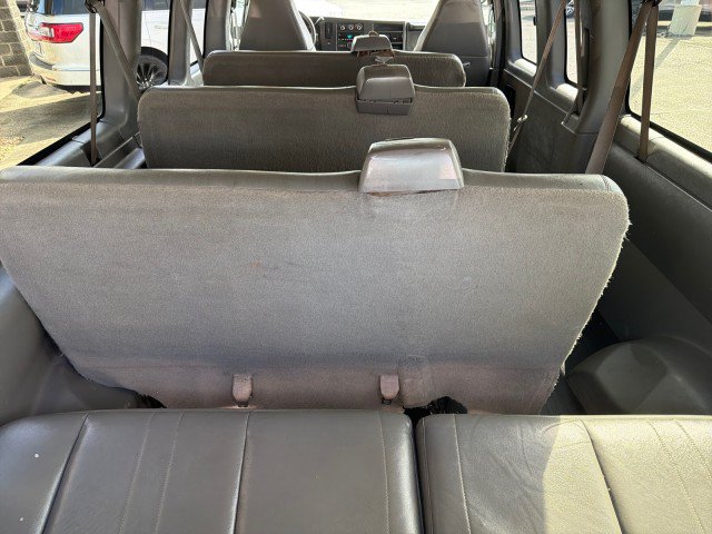 Used 2008 GMC Savana 3500 Extended Passenger RWD image 16