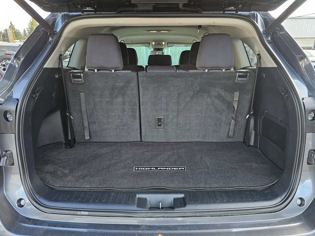 Used 2021 Toyota Highlander LE image 13