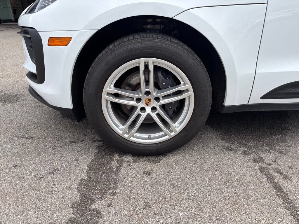 Certified 2023 Porsche Macan AWD/4WD image 36