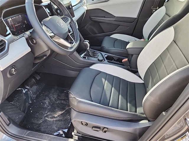 New 2025 Volkswagen Taos SEL image 7