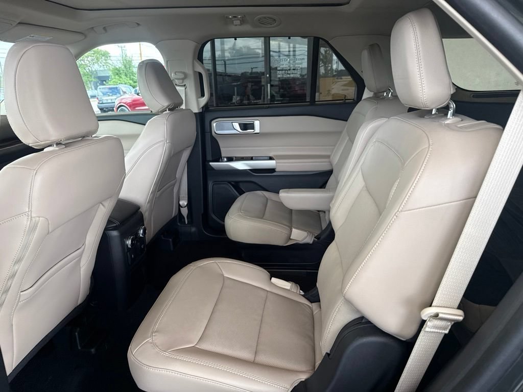Used 2024 Ford Explorer Limited w/ Equipment Group 301A AWD/4WD image 15