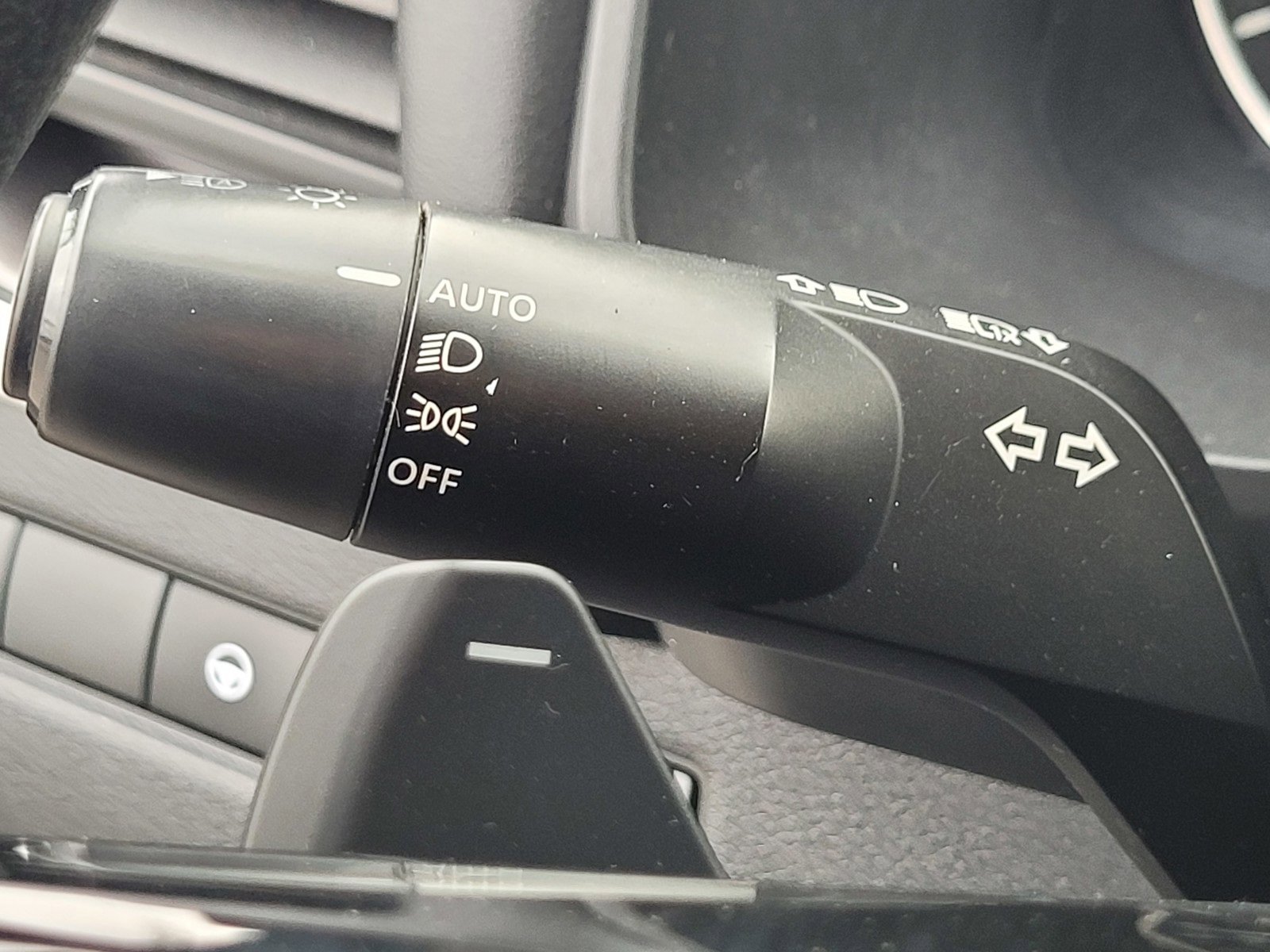 Used 2023 Nissan Rogue SV image 30