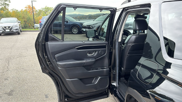Used 2025 Honda Pilot Touring image 22