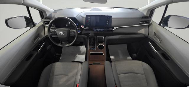 Used 2023 Toyota Sienna LE image 32