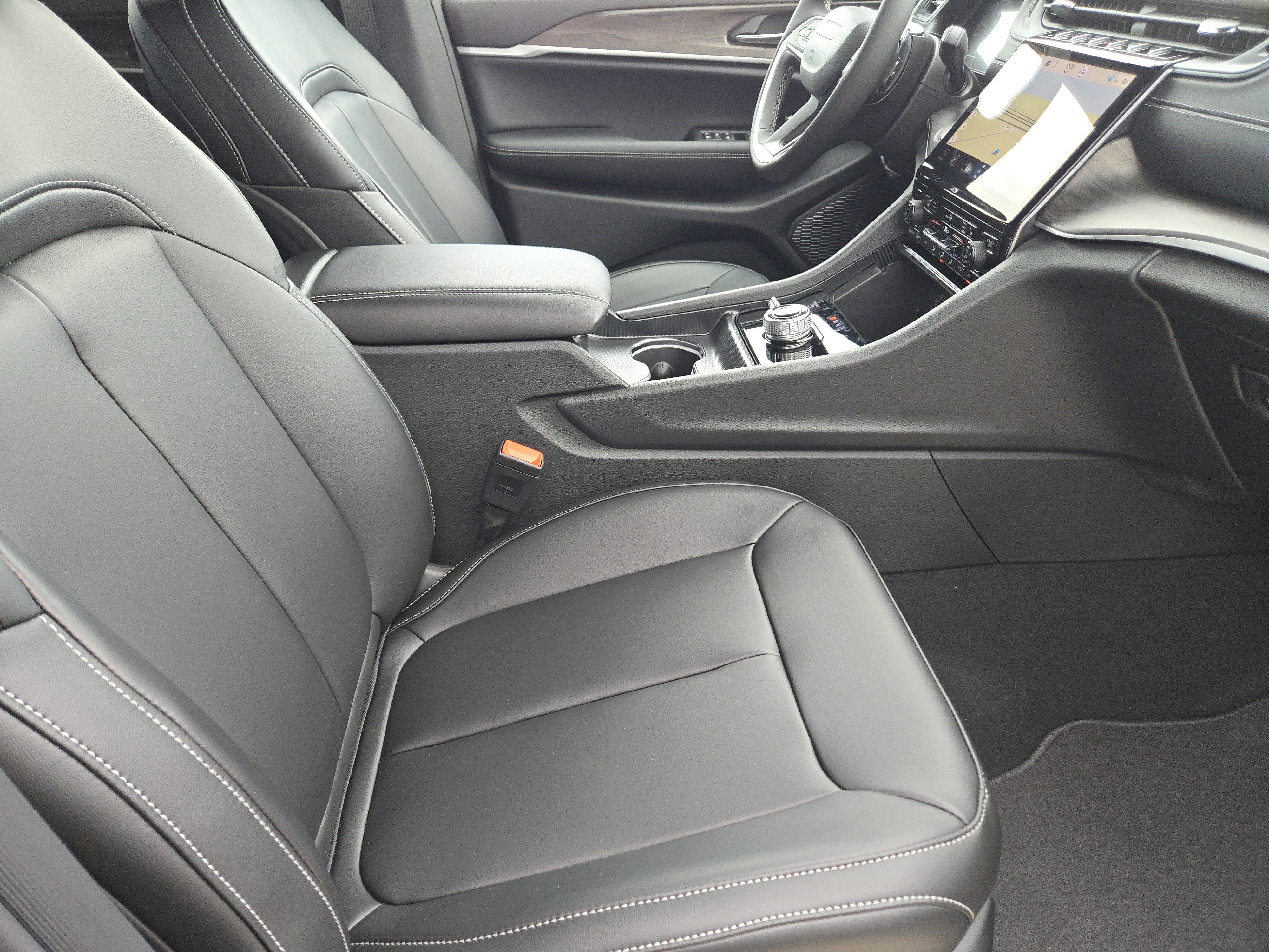 New 2025 Jeep Grand Cherokee L Limited w/ Black Appearance Package image 12