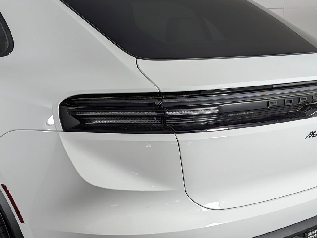 New 2026 Porsche Macan 4 Electric image 16