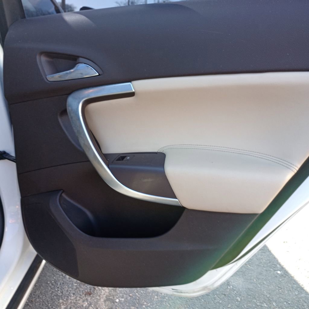 Used 2013 Buick Regal Premium FWD image 20