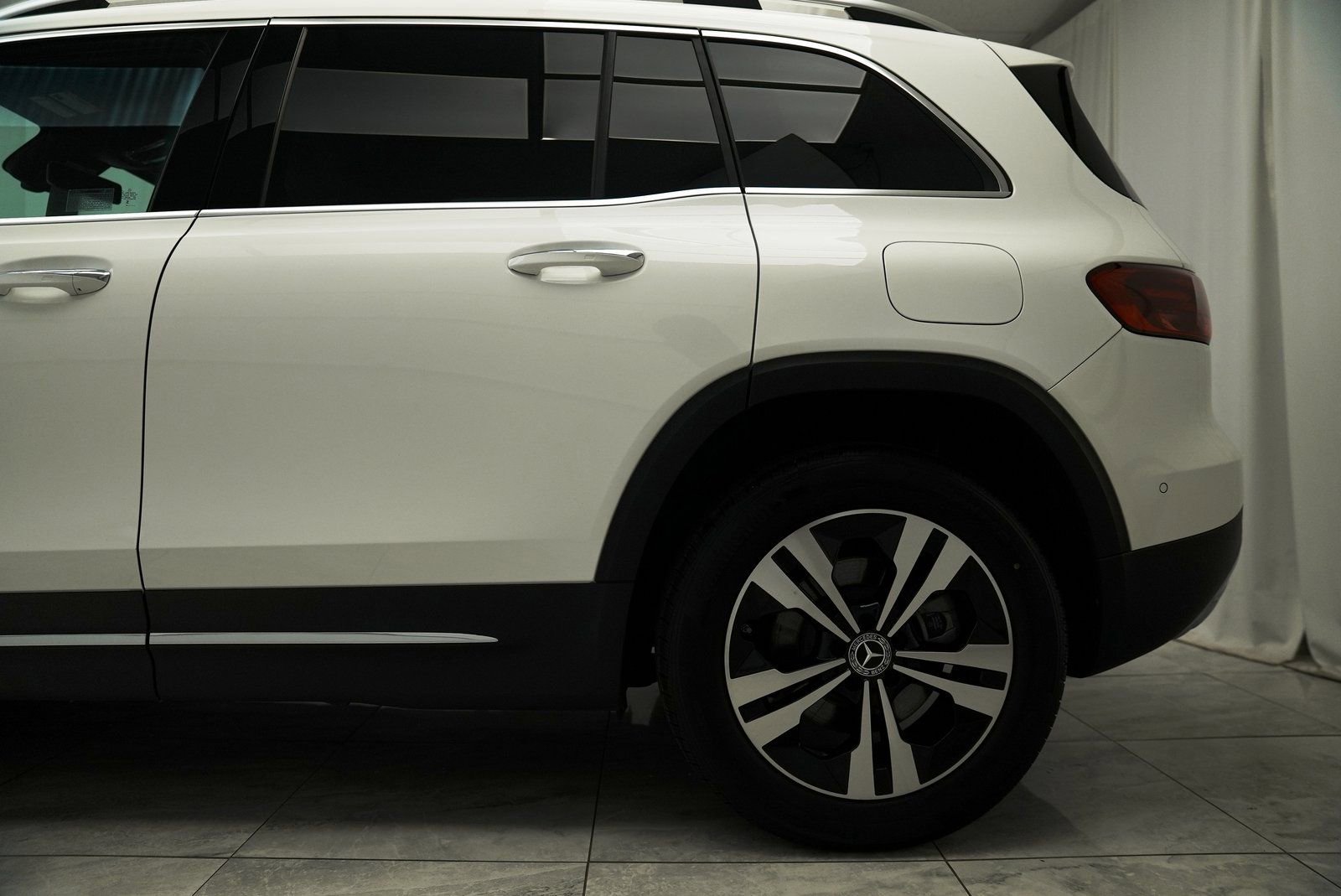 Used 2025 Mercedes-Benz GLB 250 4MATIC image 11