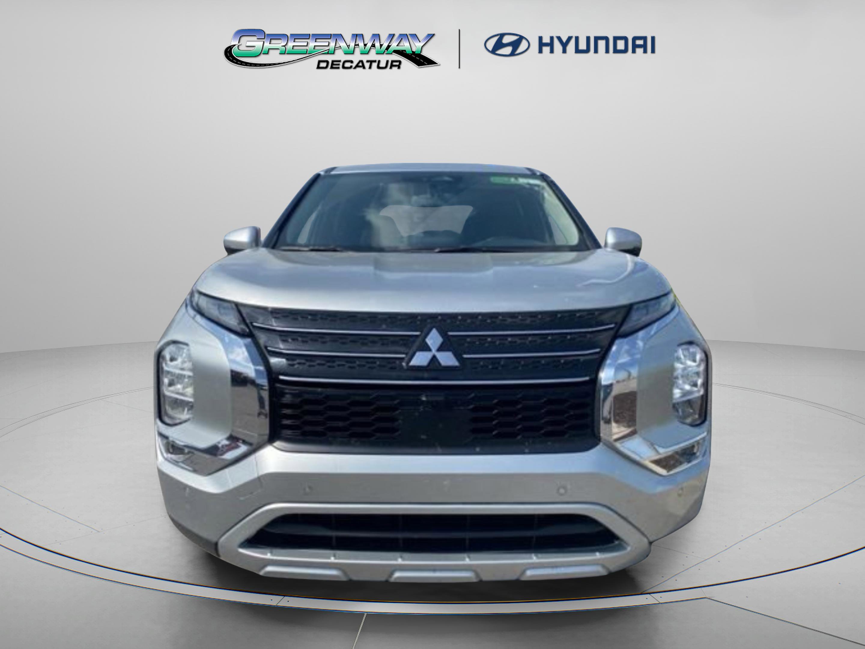 Used 2024 Mitsubishi Outlander SE FWD image 2