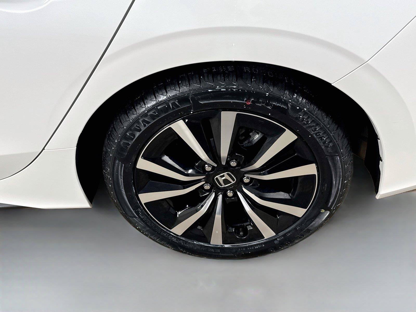 Used 2024 Honda Civic EX-L image 30