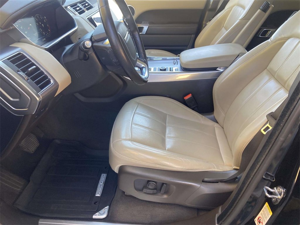 Used 2018 Land Rover Range Rover Sport HSE image 12