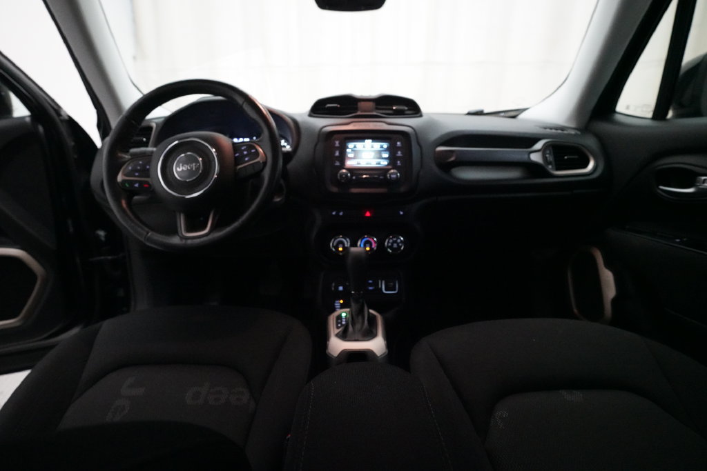 Used 2017 Jeep Renegade Latitude w/ Cold Weather Group AWD/4WD image 5