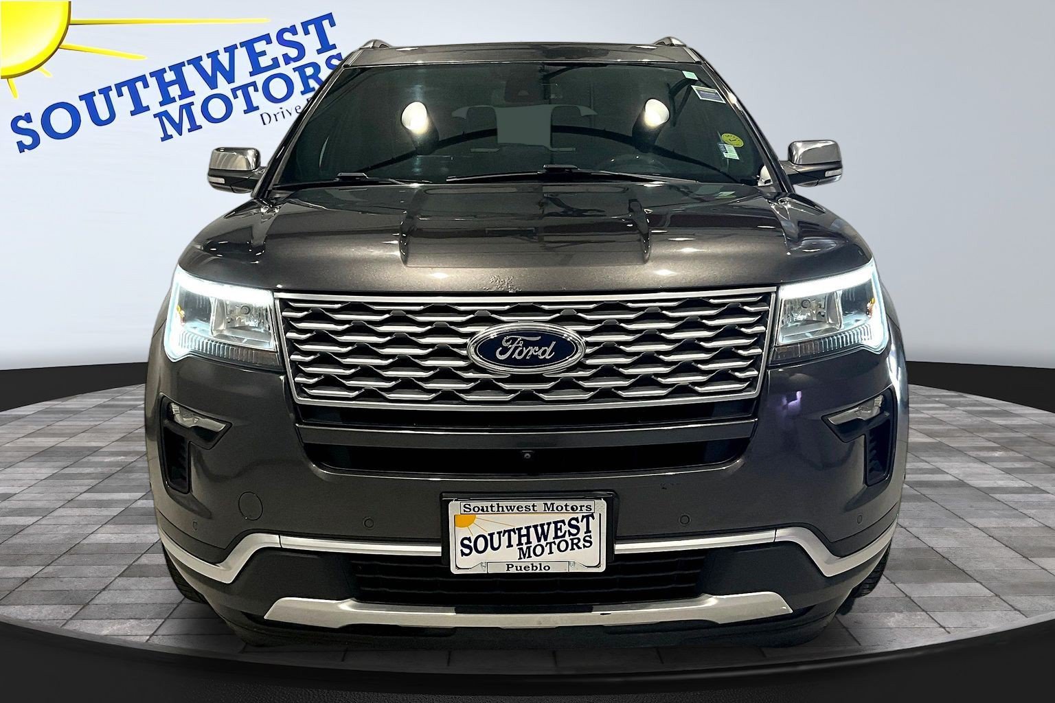 Used 2019 Ford Explorer Platinum AWD/4WD image 2