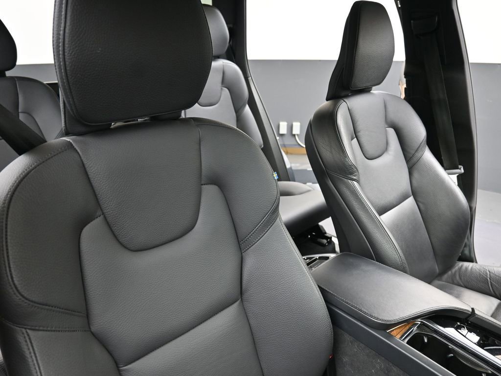 Certified 2024 Volvo XC90 B6 Plus image 13