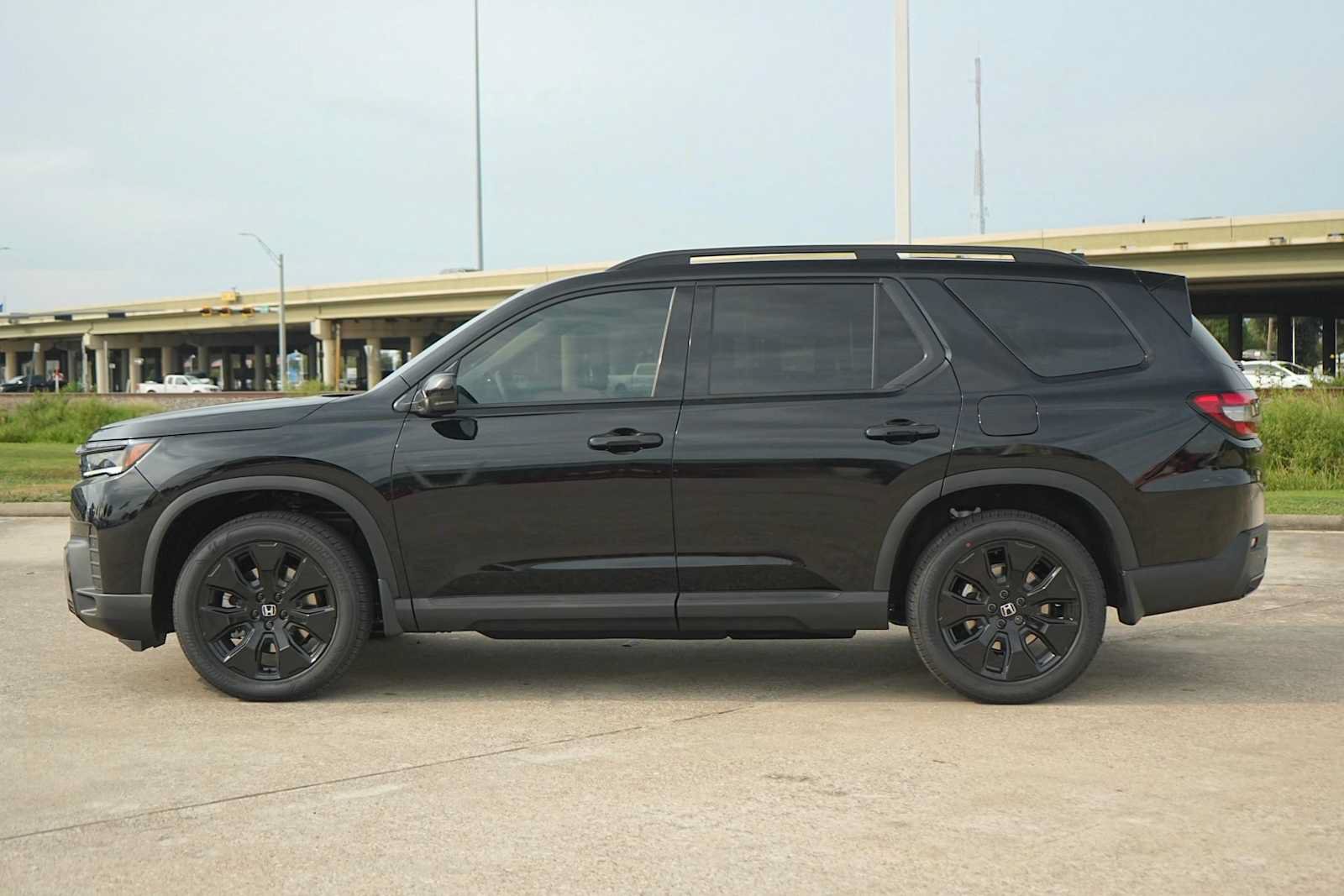 New 2026 Honda Pilot Black Edition image 3