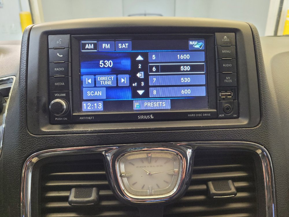 Used 2016 Chrysler Town & Country Touring w/ Driver Convenience Group FWD image 25