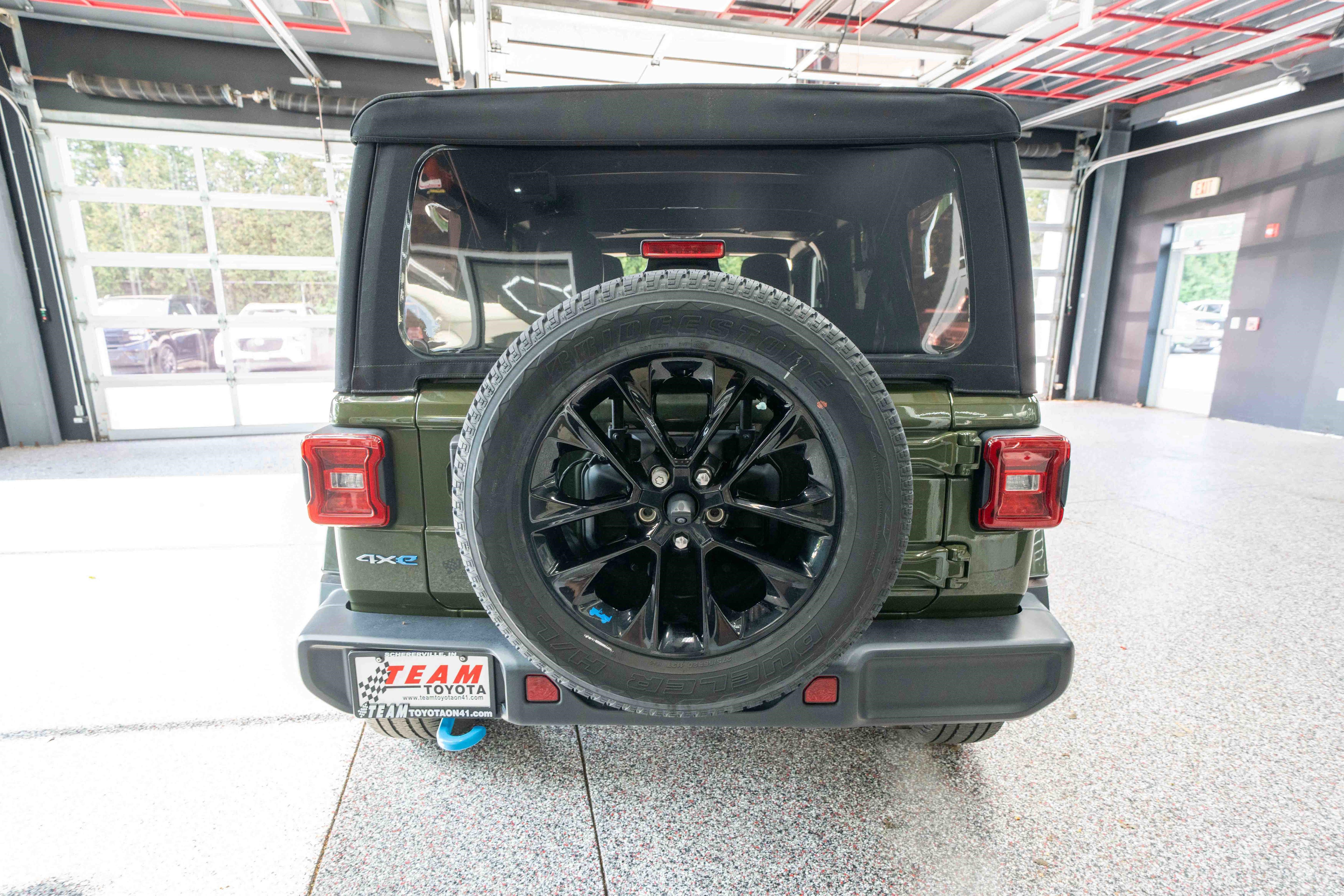 Used 2023 Jeep Wrangler Unlimited Sahara w/ Cold Weather Group AWD/4WD image 3