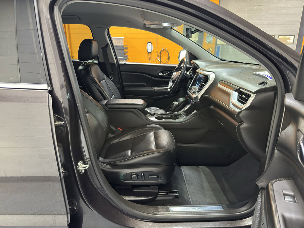 Used 2018 GMC Acadia SLT image 19