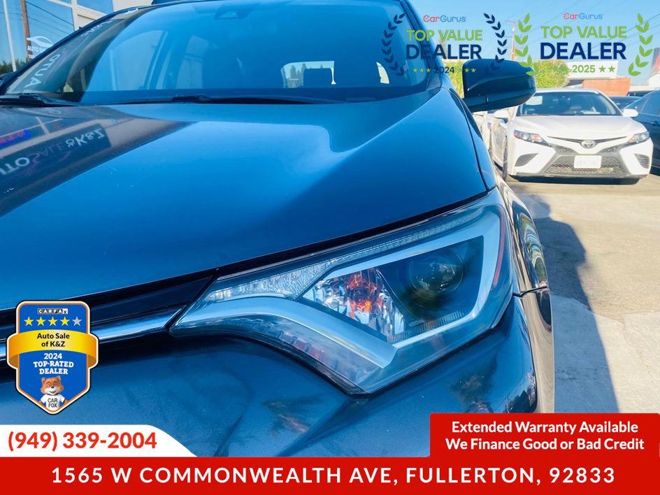 Used 2018 Toyota RAV4 LE w/ Carpet Mat Package image 14