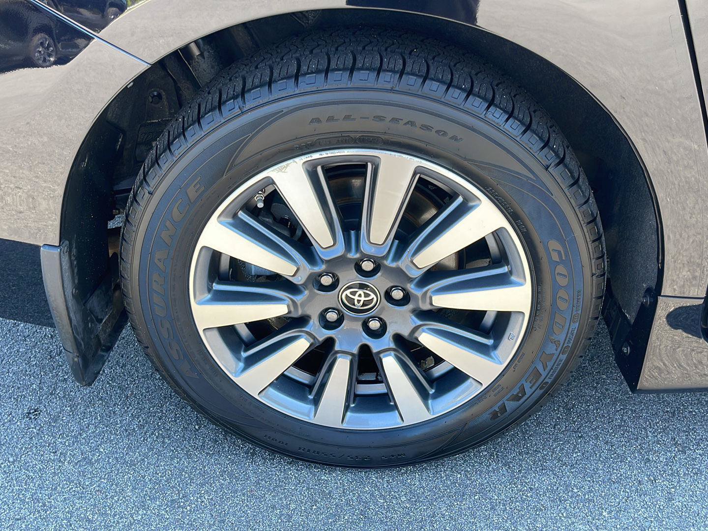 Used 2020 Toyota Sienna Limited Premium FWD image 11