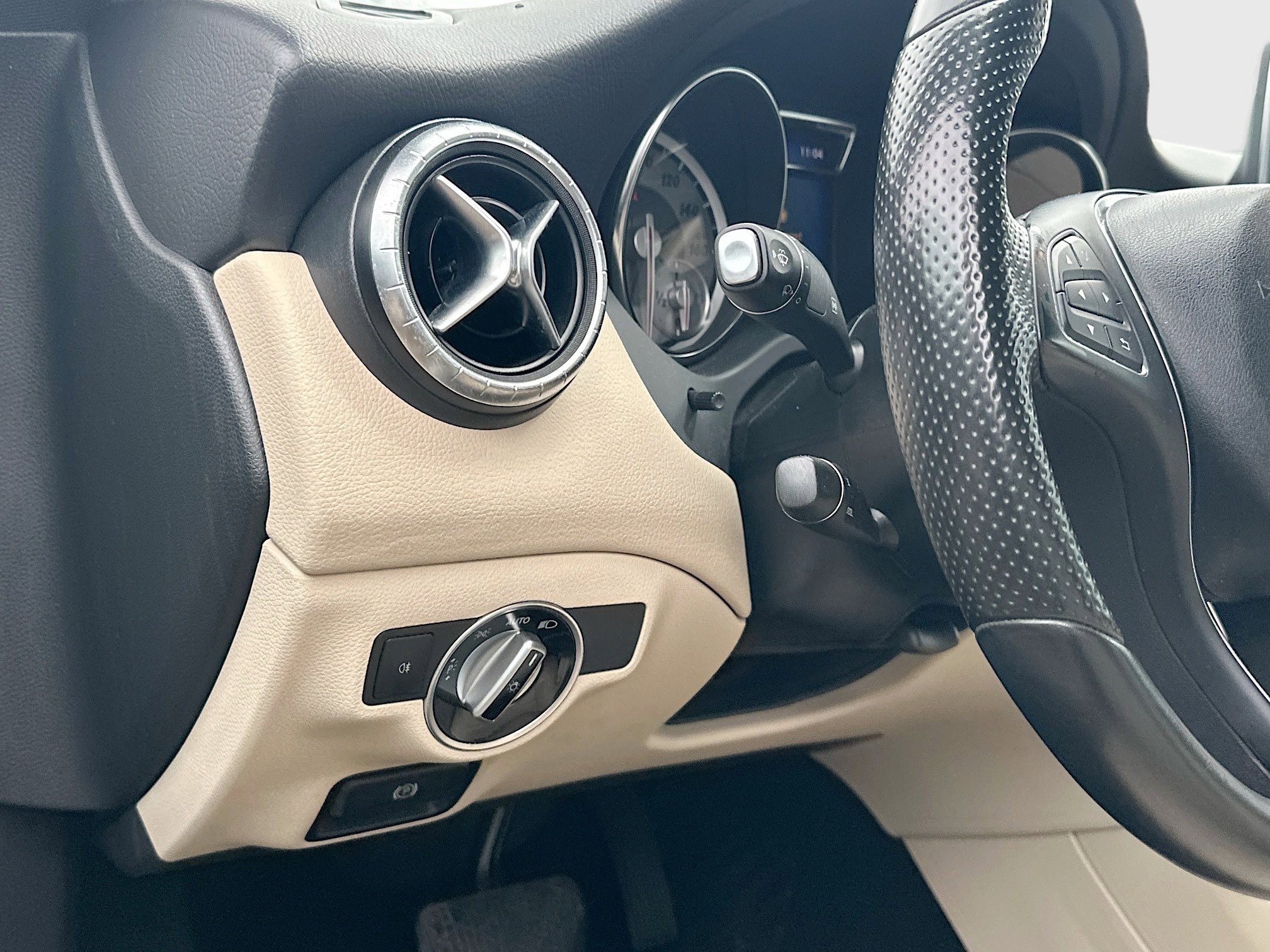 Used 2015 Mercedes-Benz CLA 250 image 8