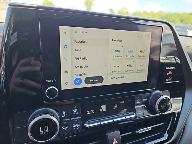 Used 2024 Toyota Highlander LE FWD image 24