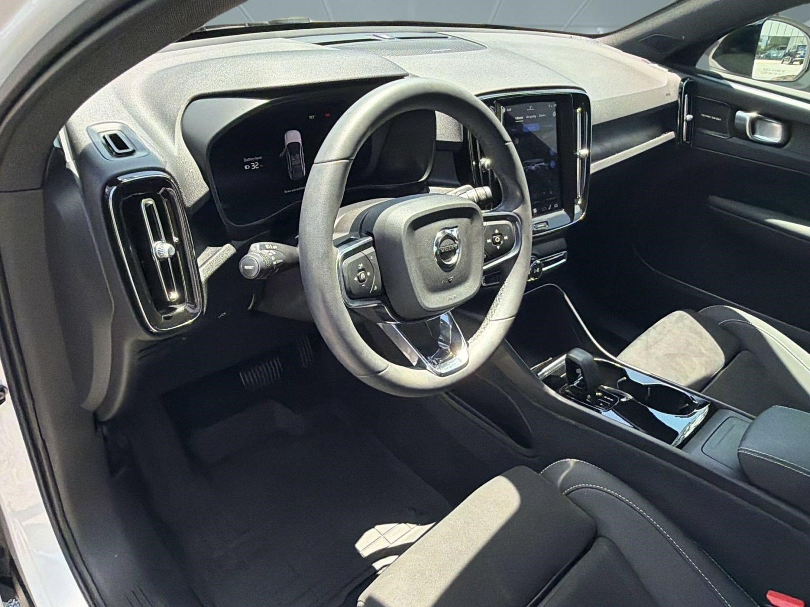 Certified 2024 Volvo C40 P8 Recharge Ultimate w/ Protection Package Premier RWD image 4