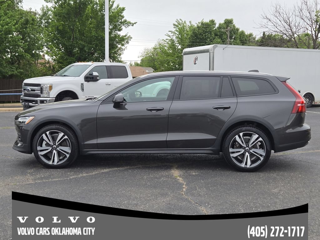 Certified 2025 Volvo V60 B5 Cross Country Plus AWD/4WD image 3