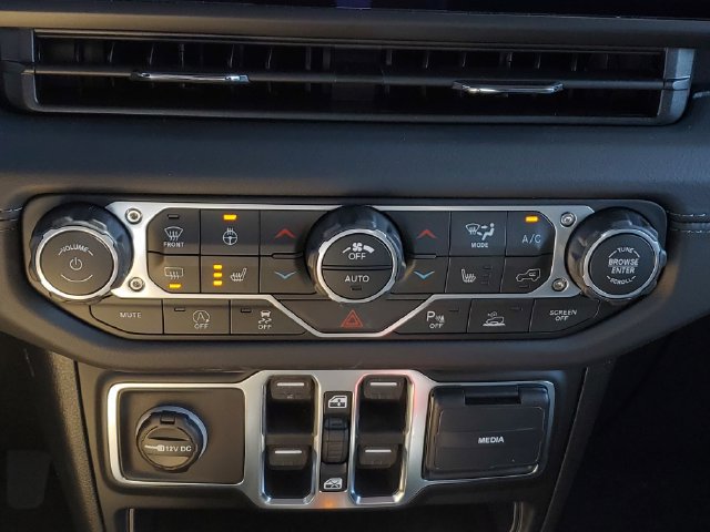 New 2026 Jeep Wrangler Unlimited Sahara AWD/4WD image 28