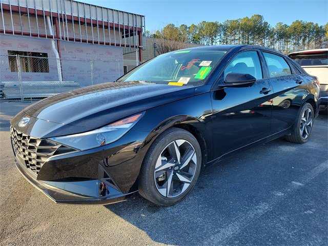 Used 2023 Hyundai Elantra SEL w/ Convenience Package image 3