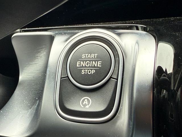 Used 2025 Mercedes-Benz GLB 250 4MATIC image 28