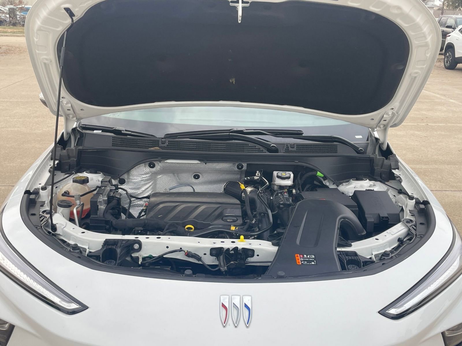 Used 2025 Buick Envista Preferred image 35