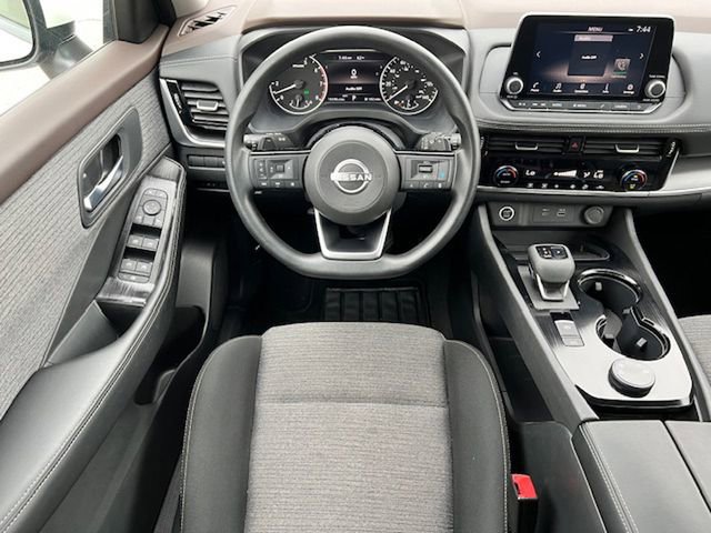 Used 2022 Nissan Rogue SV image 25