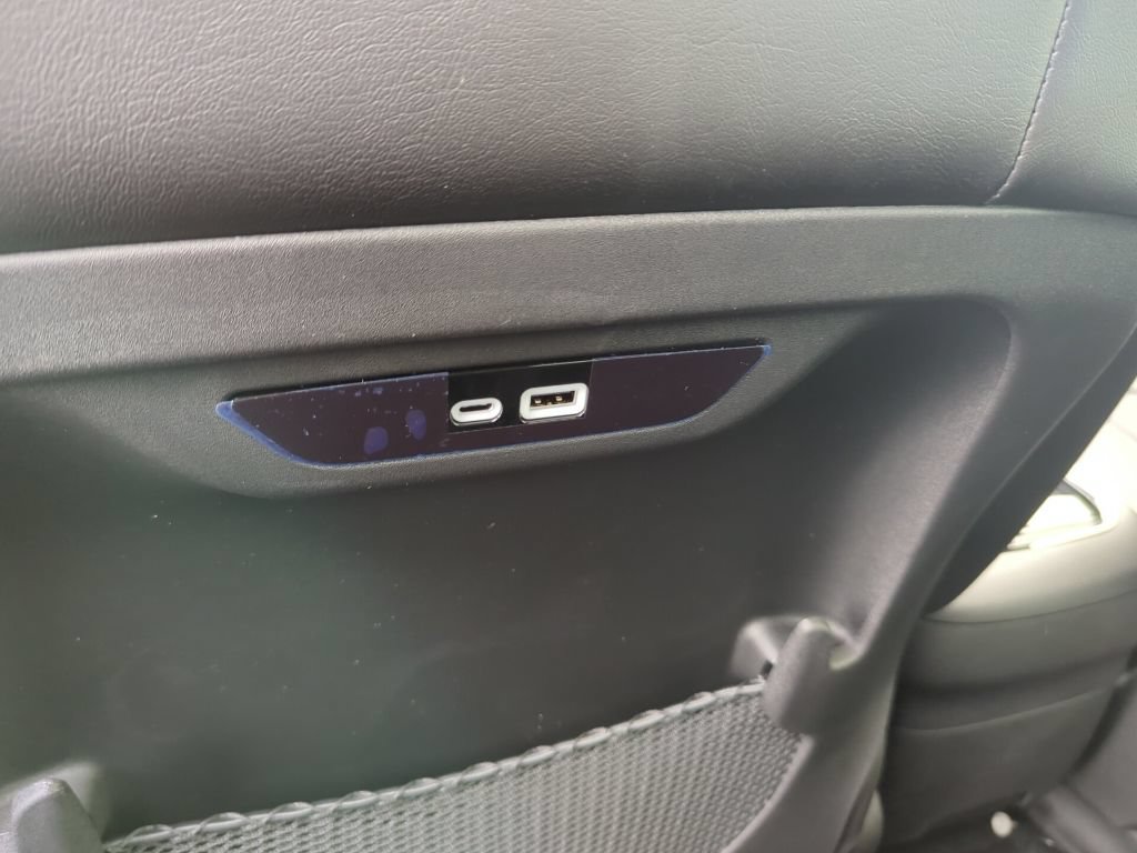 New 2027 Chrysler Pacifica Limited AWD/4WD image 40