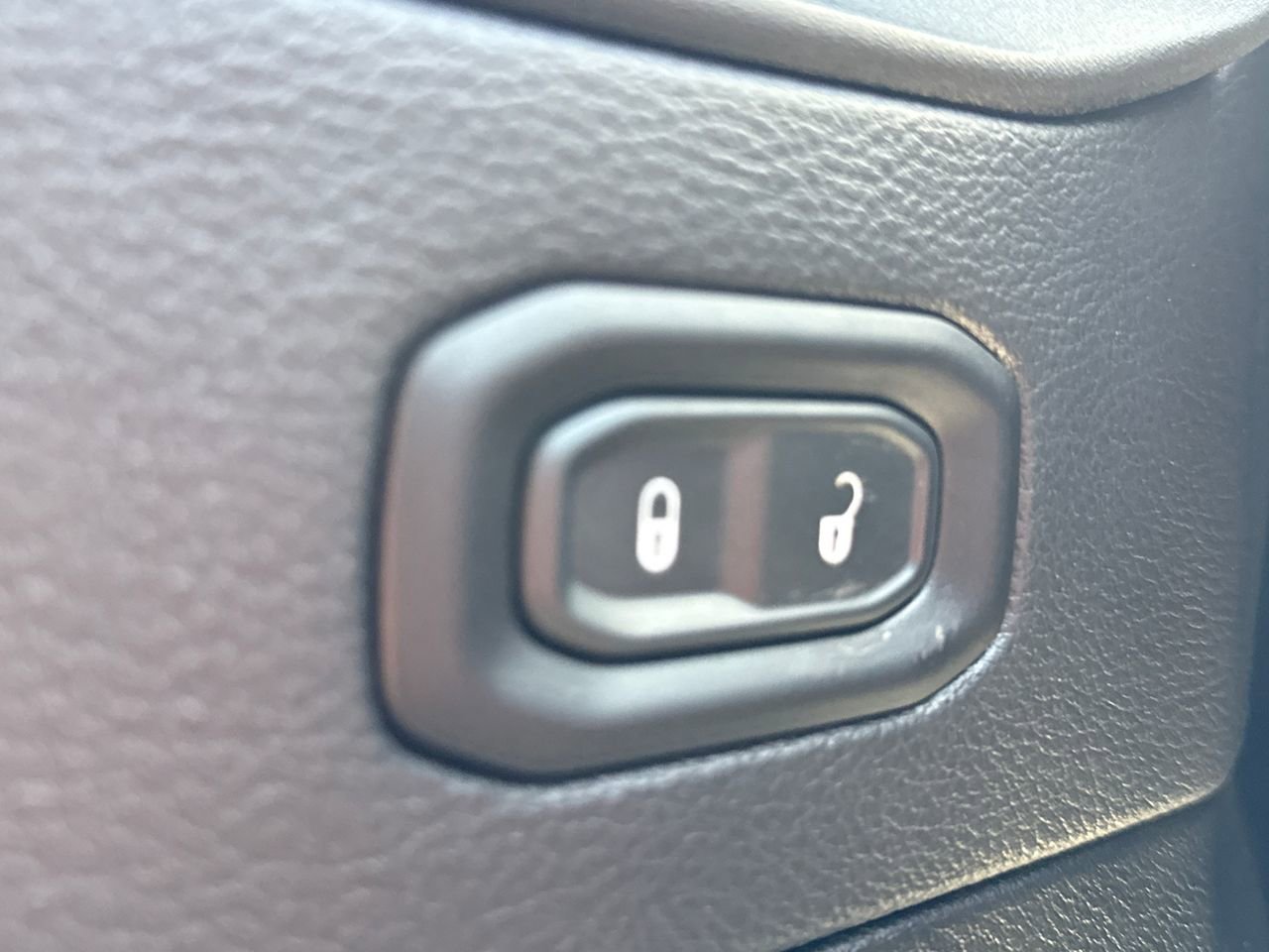 Used 2023 Jeep Wrangler Sahara w/ LED Lighting Group AWD/4WD image 27