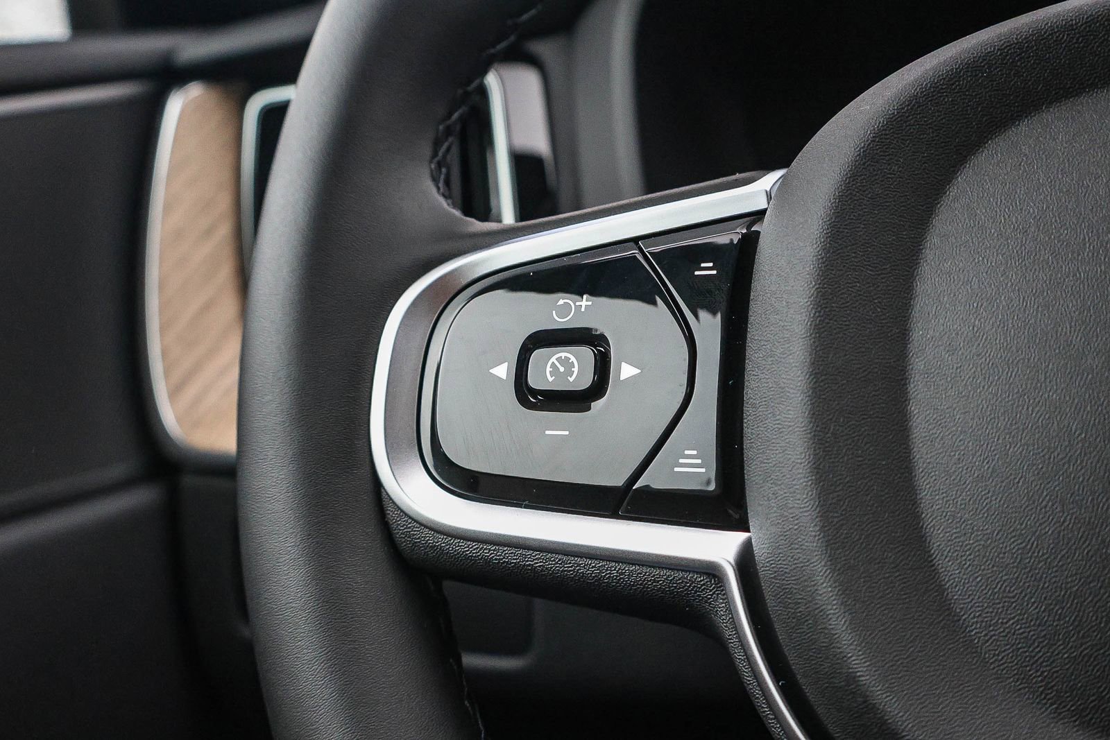 New 2026 Volvo XC60 B5 Core w/ Climate Package image 35