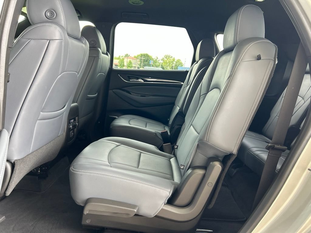 Used 2022 Buick Enclave Essence w/ Sport Touring Edition FWD image 9