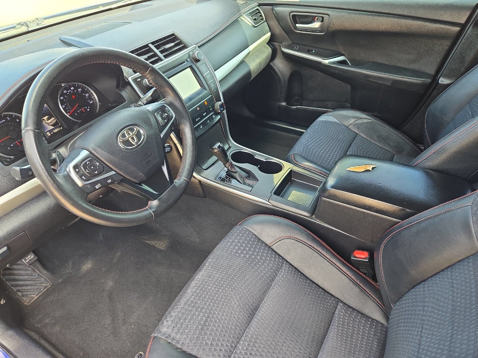 Used 2015 Toyota Camry SE FWD image 9