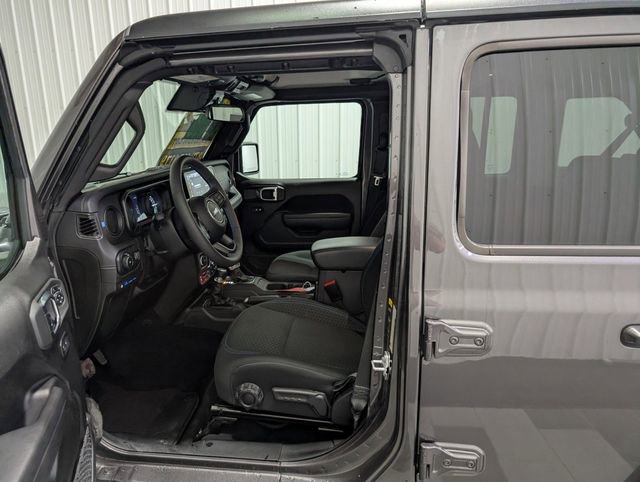 Used 2025 Jeep Wrangler Unlimited Rubicon 4xe w/ Convenience Group AWD/4WD image 13