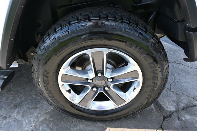 Used 2019 Jeep Wrangler Unlimited Sahara AWD/4WD image 13