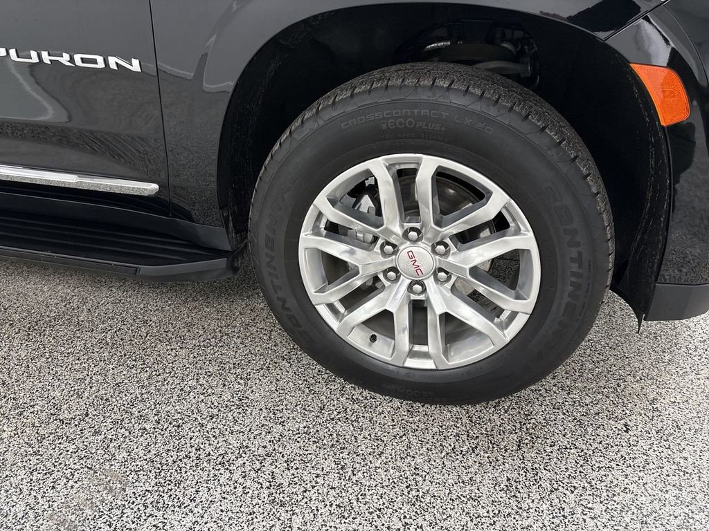 Used 2024 GMC Yukon SLT w/ SLT Luxury Package image 18