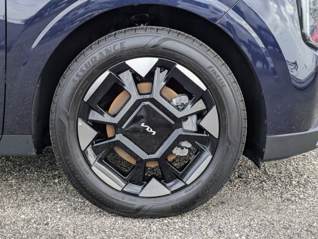 Used 2026 Kia Carnival EX image 11