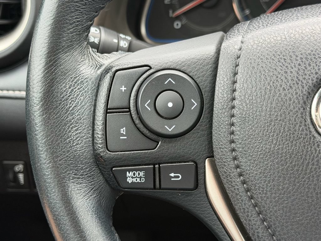 Used 2015 Toyota RAV4 Limited w/ Technology Package AWD/4WD image 22