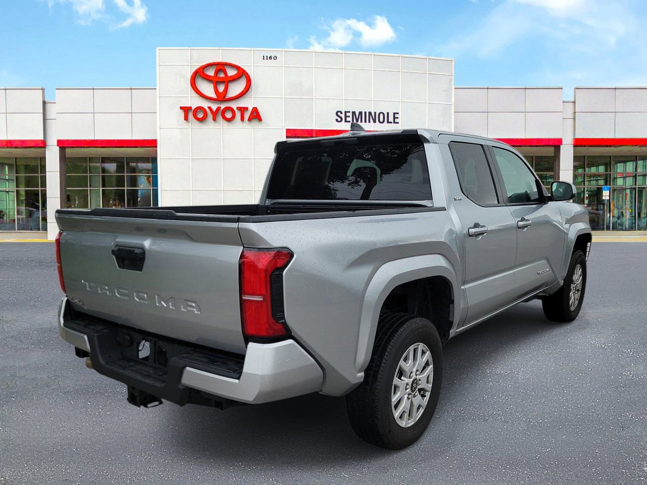 Used 2025 Toyota Tacoma SR5 image 3