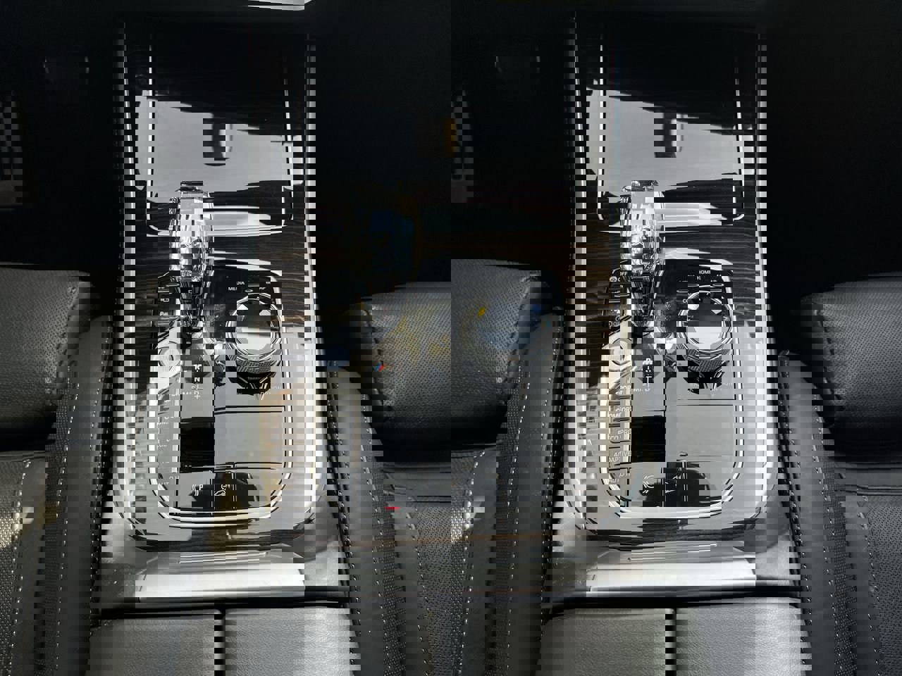 Used 2021 BMW X5 M50i w/ Executive Package image 28